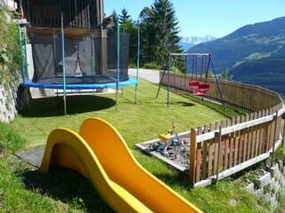Kinderspielplatz gegen Süden