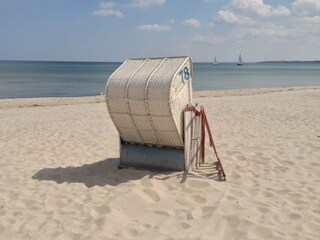 Eigener Strandkorb am Strand gegenüber