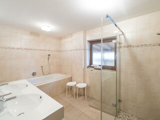 Bad mit Badewanne Appartement Kerschdorfer