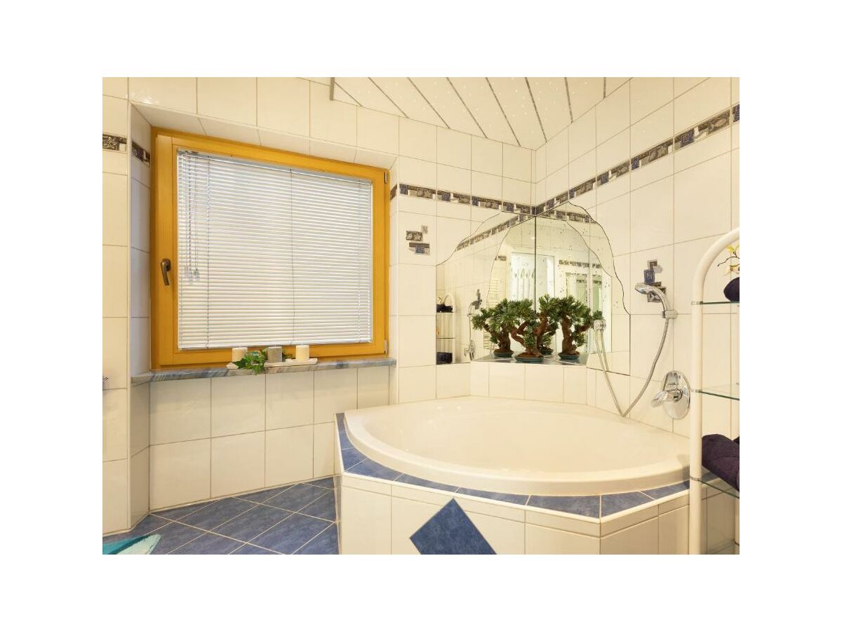 Zillertal_Ferienwohnung Bonny_Badezimmer_Badewanne