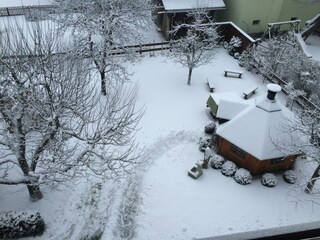 Balkon Ausblick in den Garten, Winter