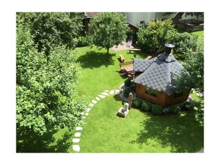 Garten und Grillhütte von oben