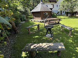 Außengrillplatz und Grillhütte