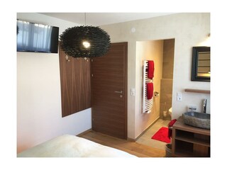 Nusszimmer mit Bad 2