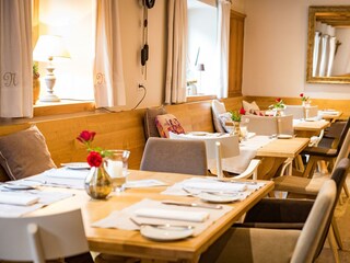 Nester Restaurant002