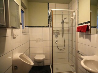 Waschraum - Dusche - Toilette