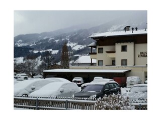 Haus Zentral Winteransicht