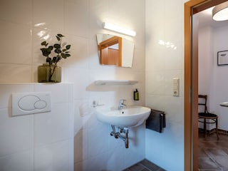 Apart_Hartl_Landstrasse_7_Ried_Apart_Lukas_Badezim