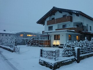 Haussansicht Winter/Weihnachten