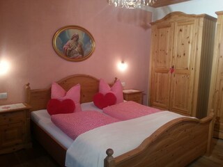 Ferienwohnun-innen-Schlafzimmer 1x