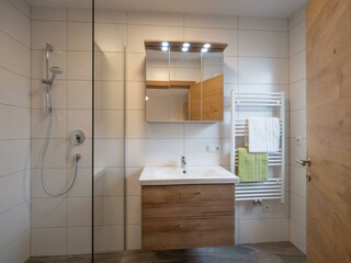 Apart_Fruehmann_Oberwilstrasse_10_Aschau_Badezimme