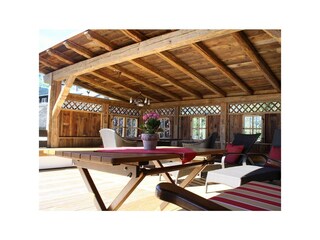 Terrasse mit Weinlaube