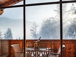 Großer Balkon mit Sitzgruppe