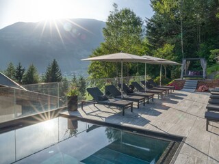 Pool mit Liegeflächen