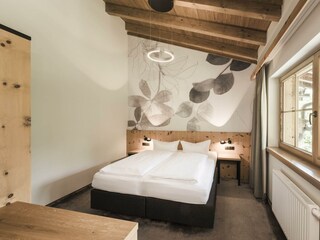 Schlafzimmer im Appartement Premium in Zirbenholz