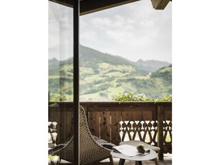 Bergblick vom Balkon mit Dedon Loungechair