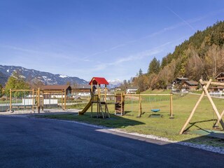 Baderer_Apart_Unterwaldstrasse_3_Stumm_Spielplatz_