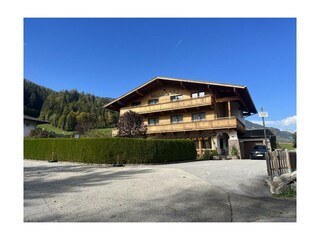 2D6DFFB8-6FAC-4A83-A60B-5F0241ADF188_1_105_c