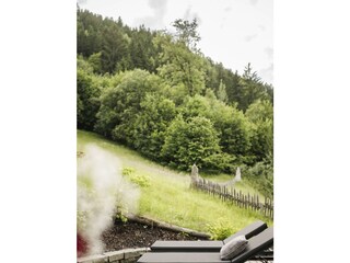 Gartenterasse mit Liegefläche am Jungwald