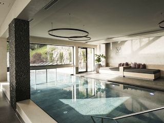 Hallenbad mit Indoor Pool im Lifestyle Design