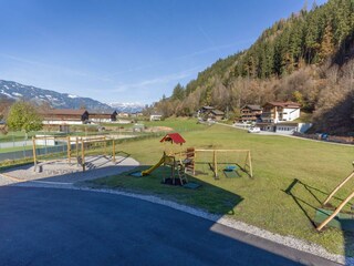 Baderer_Apart_Unterwaldstrasse_3_Stumm_Spielplatz