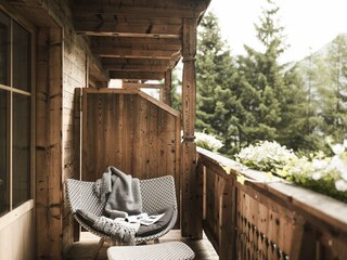 Balkon mit Sitzgruppe und Dedon Lounge Chair