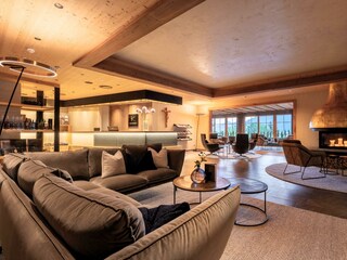 Lounge und Hotelbar mit Feuerstelle