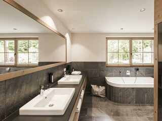 Badezimmer mit PrivatSpa - Infrarotkabine