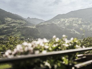 Weitblick über das Zillertal vom Balkon im Chalet