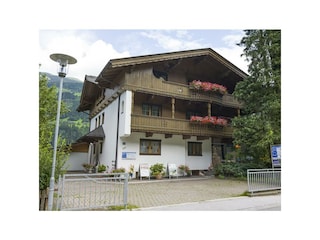 Haus_Eingang_Westseite_aussen3