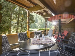 Fewo_Hauser_Dorfstr_93_Aschau_07_2018_Balkon_Tisch