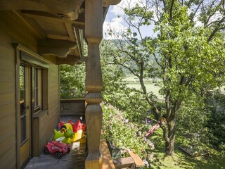 Fewo_Hauser_Dorfstr_93_Aschau_07_2018_Balkon_Spiel