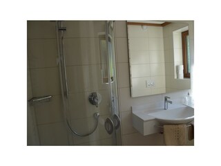 Ferienwohnungen Rinker Stumm Zillertal Dusche T1