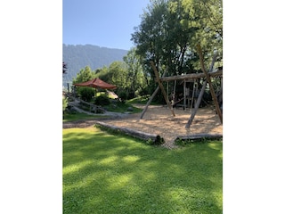 Spielplatz Schlitters, neben Schlitterer See