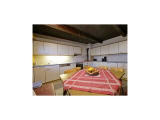 Zillertal-Fuegen-Berggruben-Huber-kueche-sitzecke