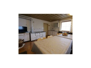 Zillertal-Fuegen-Berggruben-Huber-Kueche-Tisch