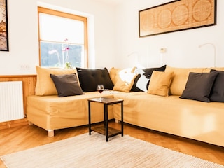 Wohnzimmer. Sofaecke bei Dreierbelegung.