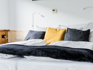 Wohnzimmermit Doppelbetten.