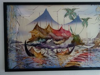 Exotisches Batikbild im Apartment.