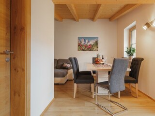 Gr. Eßtisch mit Kuschelecke