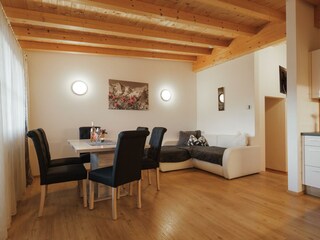 Dach-Wohnküche mit Wohnraum und Balkon