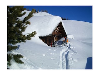 Rast bei einer Almhütte