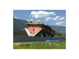 Ausflug - Haus steht Kopf