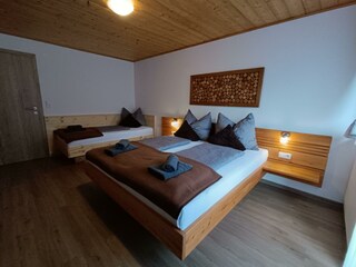 Dreibettzimmer mit Bad 1