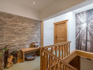 Martlerhof_Dorfstrasse_7_Aschau_09_2021_Stiegenhau