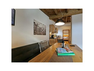 Sitzecke Blick ins Zimmer Panorama