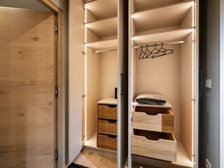 Appartement_Krismer_Hilebrandweg_28_Fuegen_Kleider