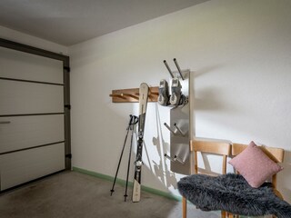 Apart_Theresa_Harter_Landesstrasse_1_Fuegen_Schuht