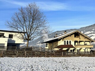 ZIllertal-Susanne Haas-Hausansicht-Winter_