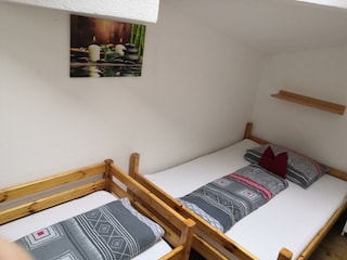 Spieljochblick Schlafzimmer bis zu 3 Personen